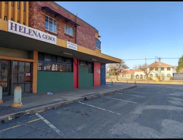 2,368M² BUSINESS CENTRE FOR SALE IN THREE RIVERS